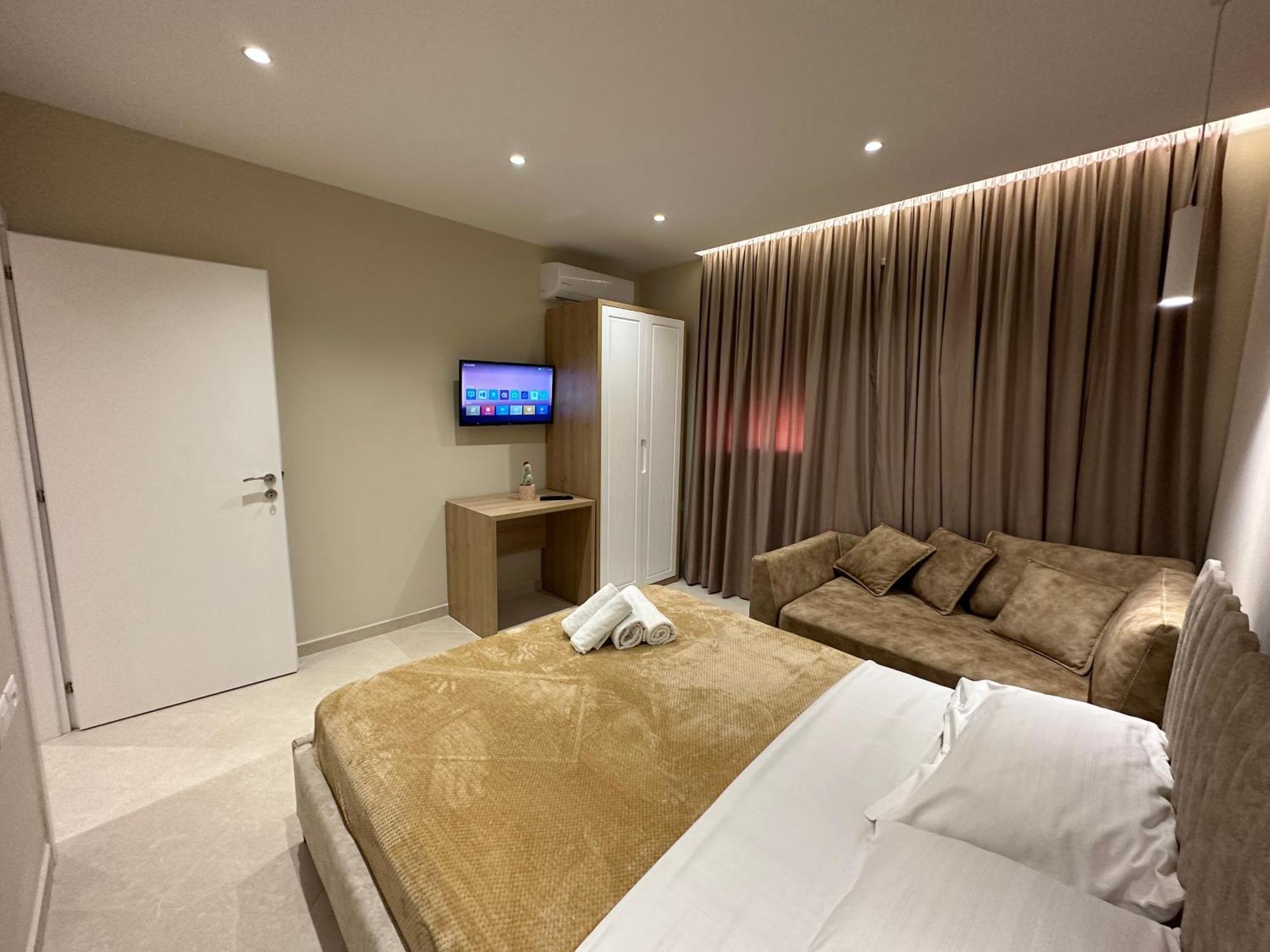 Beachfront Apartment With Balcony فلورا المظهر الخارجي الصورة