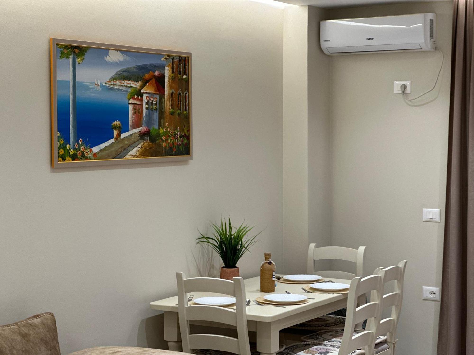 Beachfront Apartment With Balcony فلورا المظهر الخارجي الصورة